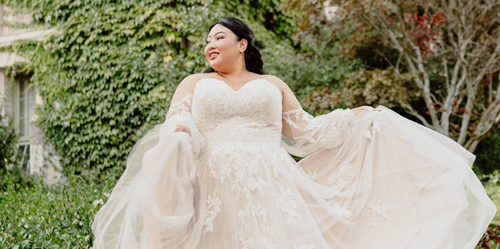 ultimate guide to plus size wedding dresses - 7521+ by Stella York