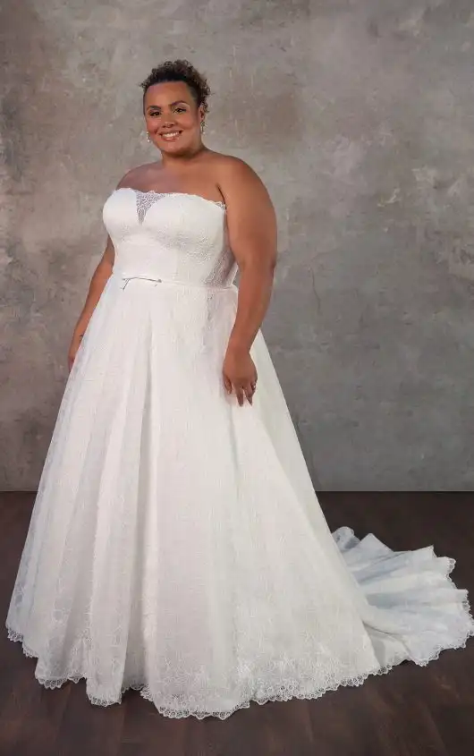 Bezauberndes trägerloses A-Linien-Brautkleid aus Spitze in Übergröße mit herzförmigem Ausschnitt, D4191+, by Essense of Australia