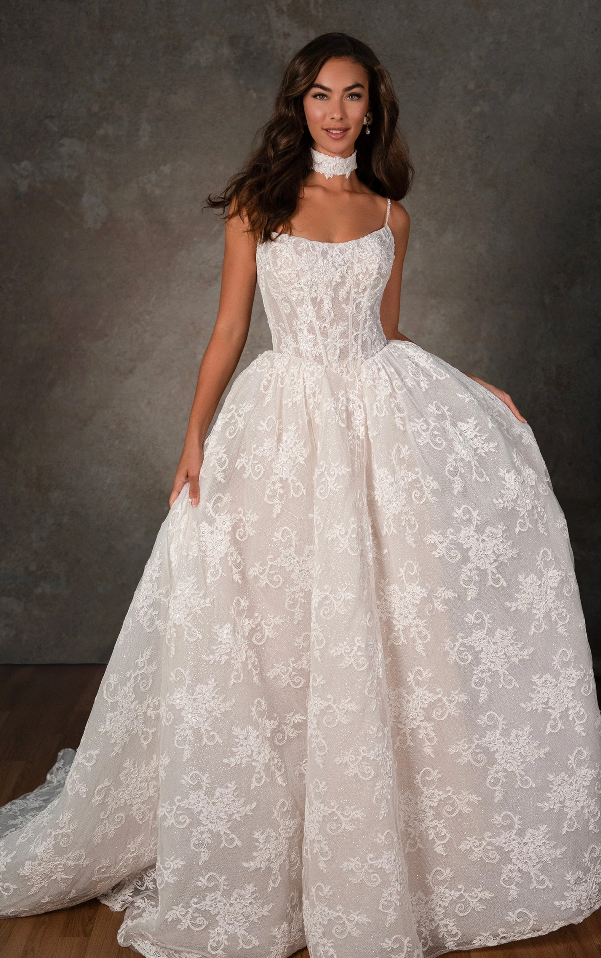 d4425 A-Linien-Ball-Brautkleid aus Spitze mit herzförmigem Ausschnitt und Spaghettiträgern by Essense of Australia