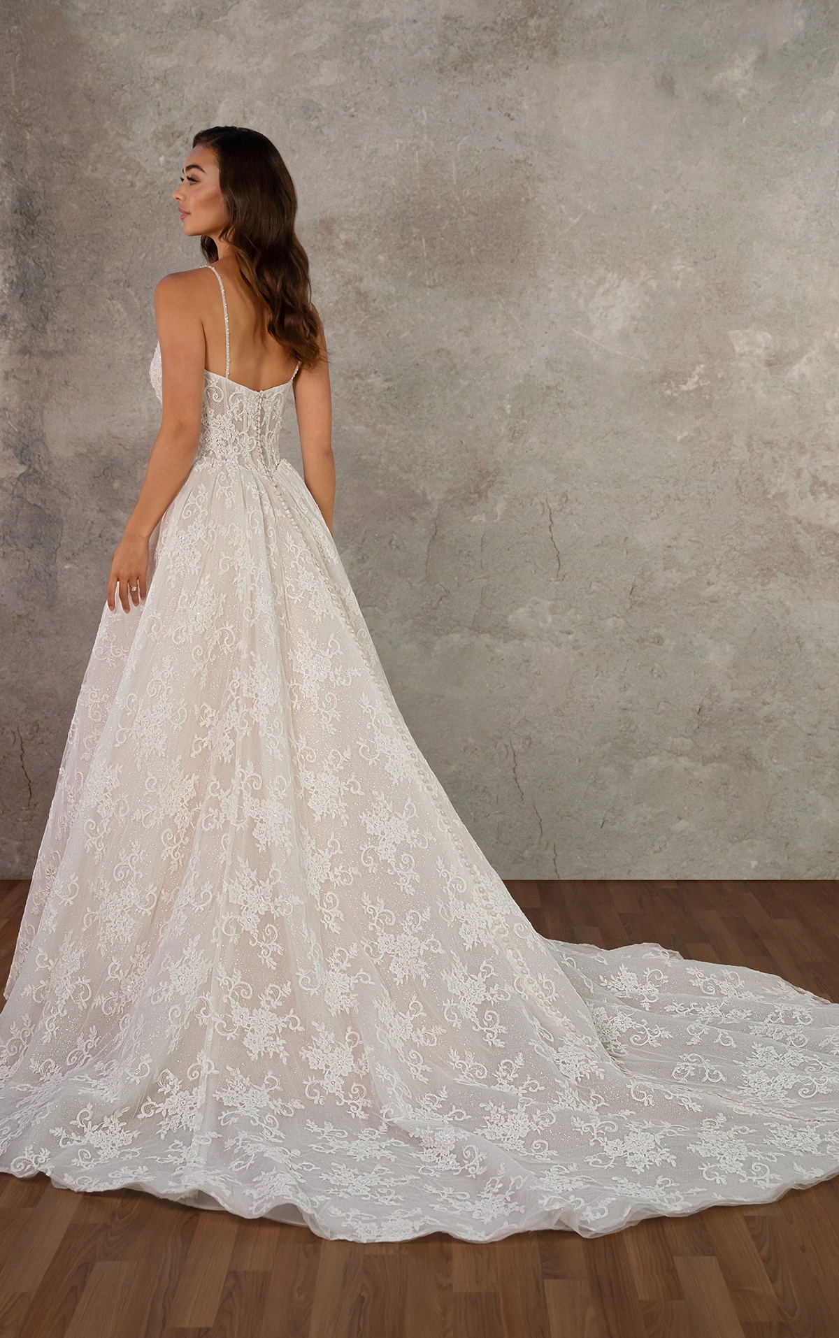 d4425 A-Linien-Ball-Brautkleid aus Spitze mit herzförmigem Ausschnitt und Spaghettiträgern by Essense of Australia